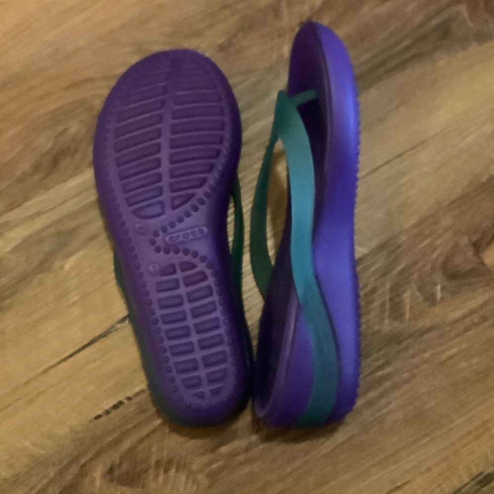 Womens croc sandles